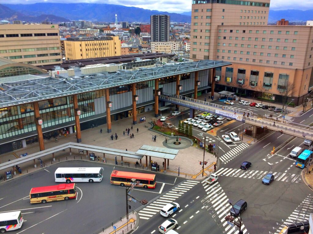 長野駅前の風景