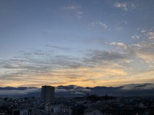 長野市内の冬の夜明けの画像
